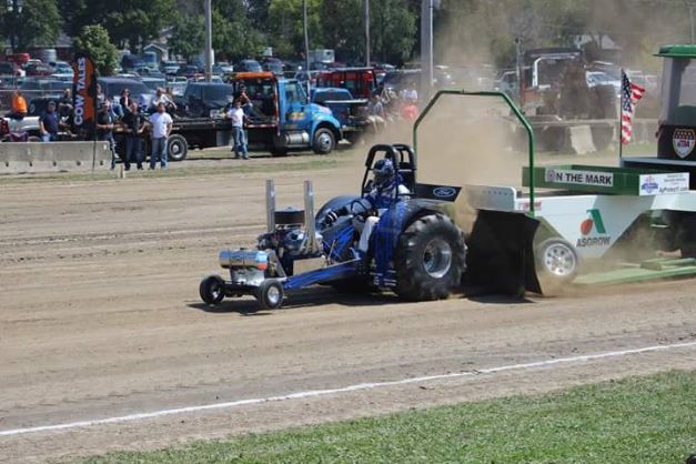 Pulling Tractor with DSS Racing power